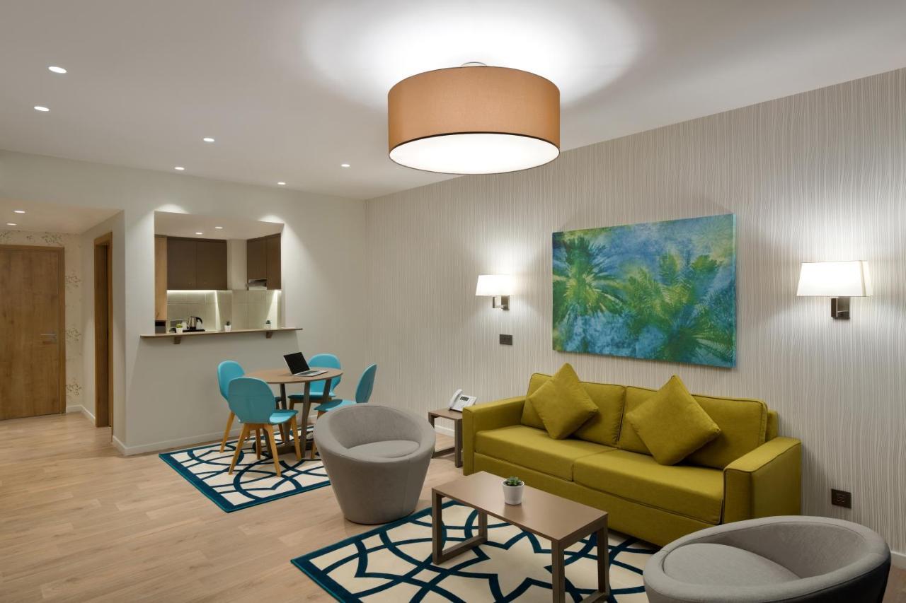 Adagio Center 4*